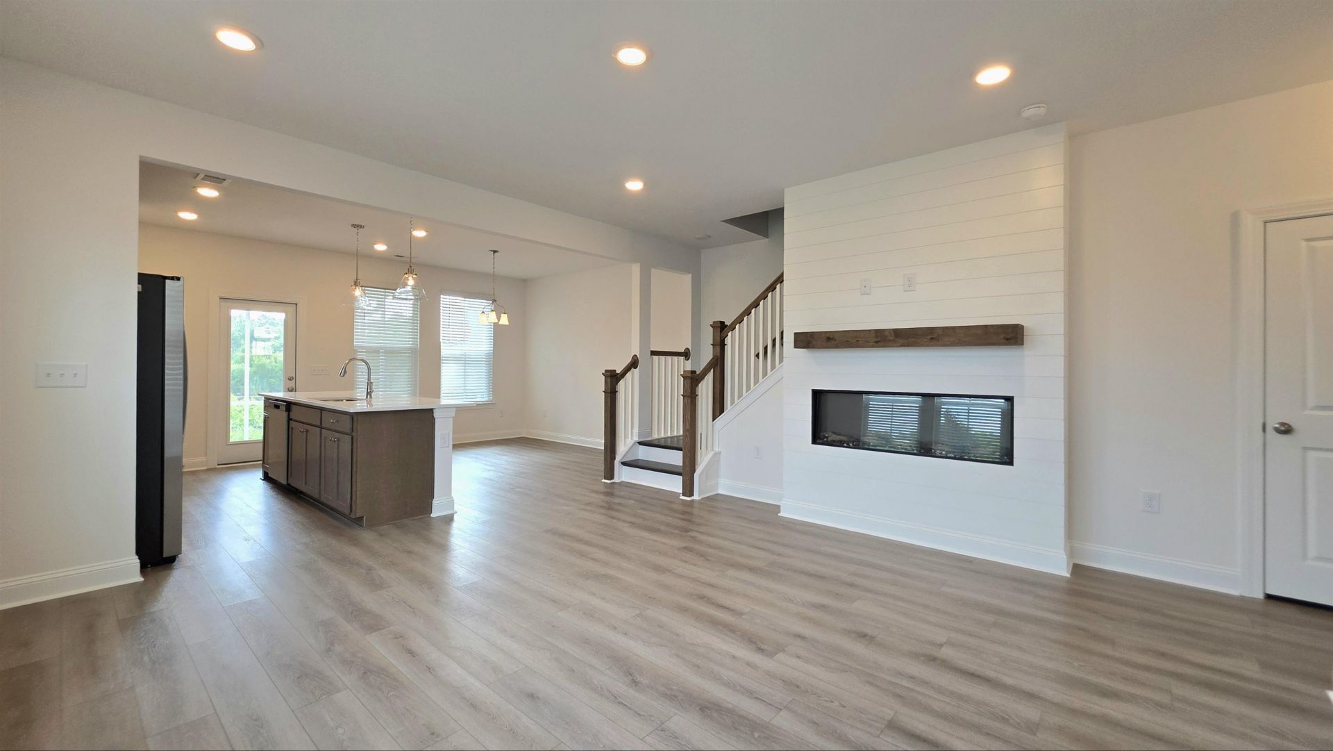 670 Bolder Way Photo 5