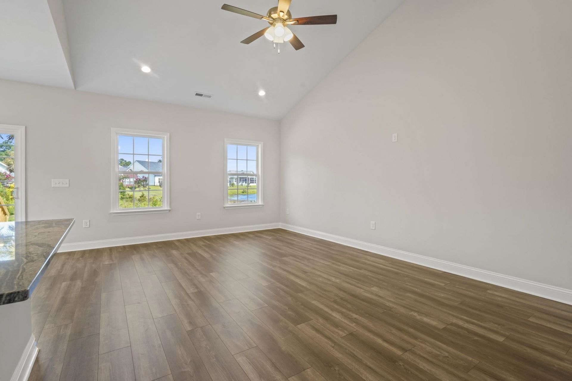 562 Bucks Trail  Photo 6