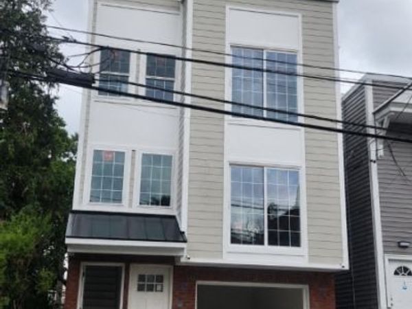 48 Willoughby St, Newark, NJ 07112