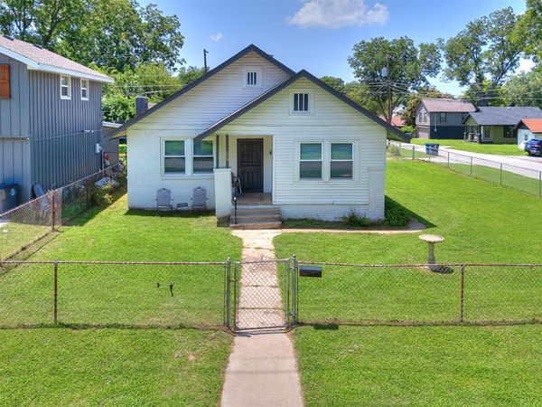 520 N 27th West Avenue , Tulsa, OK 74127