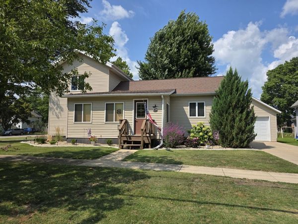312 W 6th Street , Prophetstown, IL 61277