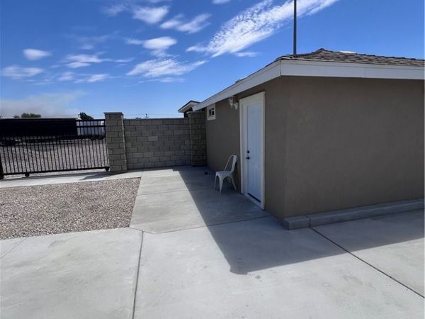 18623 orange , Bloomington, CA 92316