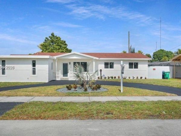 105 NE 213th St , Miami Gardens, FL 33179