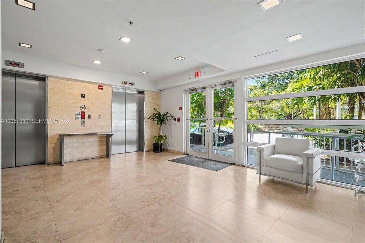 816 NW 11th St , Unit 402, Miami, FL 33136 Photo
