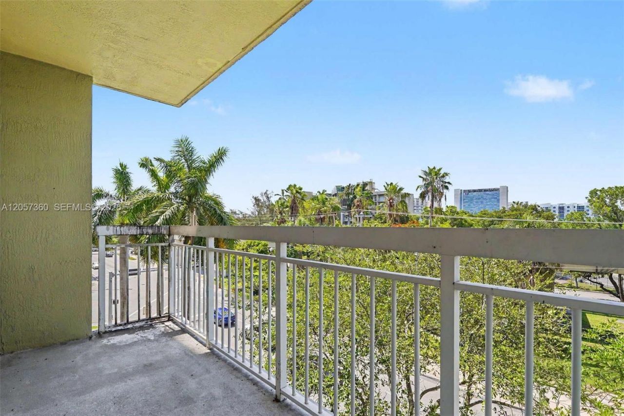 816 NW 11th St , Unit 402, Miami, FL 33136 Photo