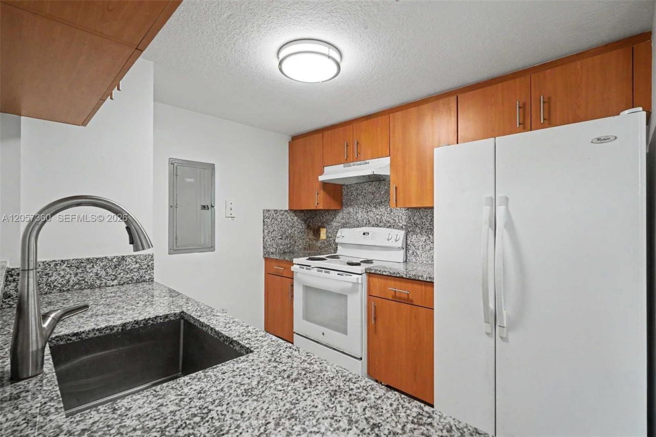 816 NW 11th St , Unit 402, Miami, FL 33136 Photo