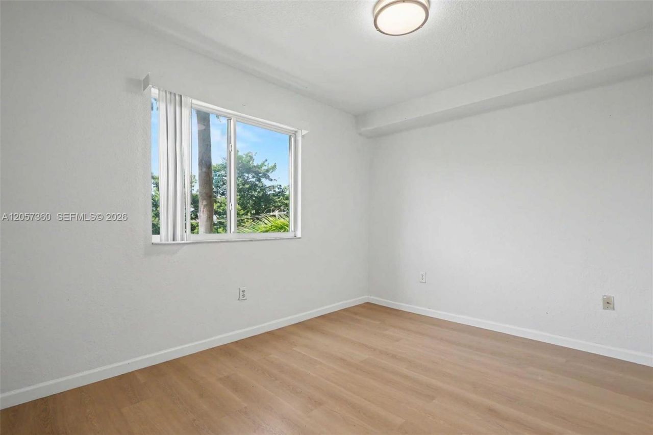 816 NW 11th St , Unit 402, Miami, FL 33136 Photo