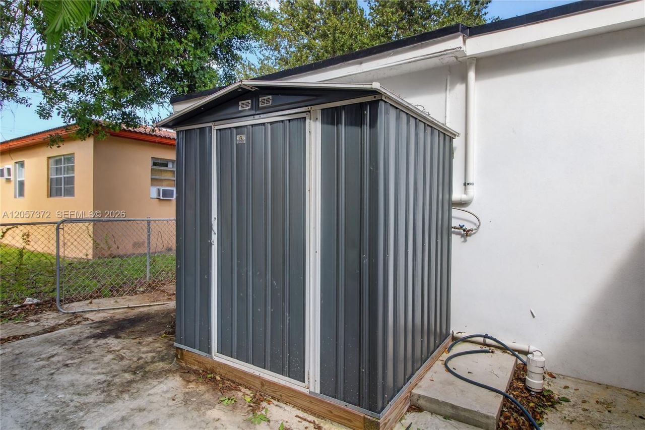 428 NW 97th St , Miami, FL 33150 Photo