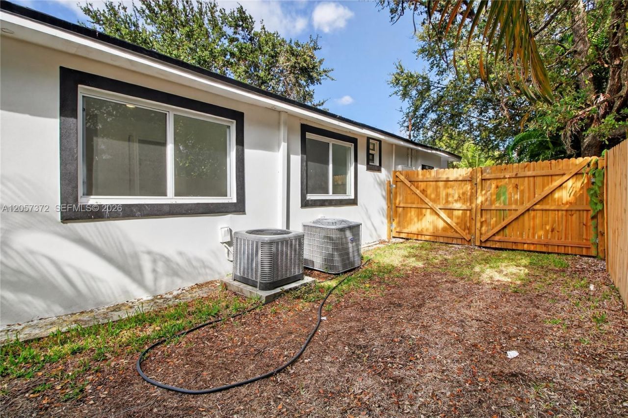 428 NW 97th St , Miami, FL 33150 Photo