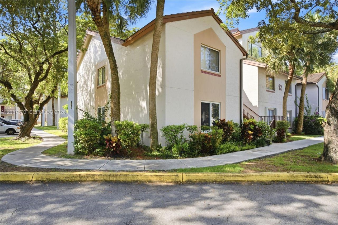 13920 SW 93rd Ln, Unit 13920, Miami, FL 33186 Photo