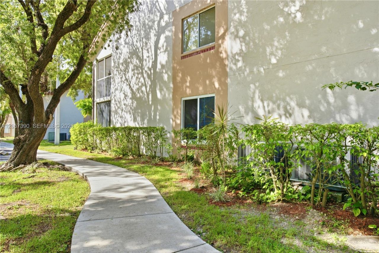 13920 SW 93rd Ln, Unit 13920, Miami, FL 33186 Photo