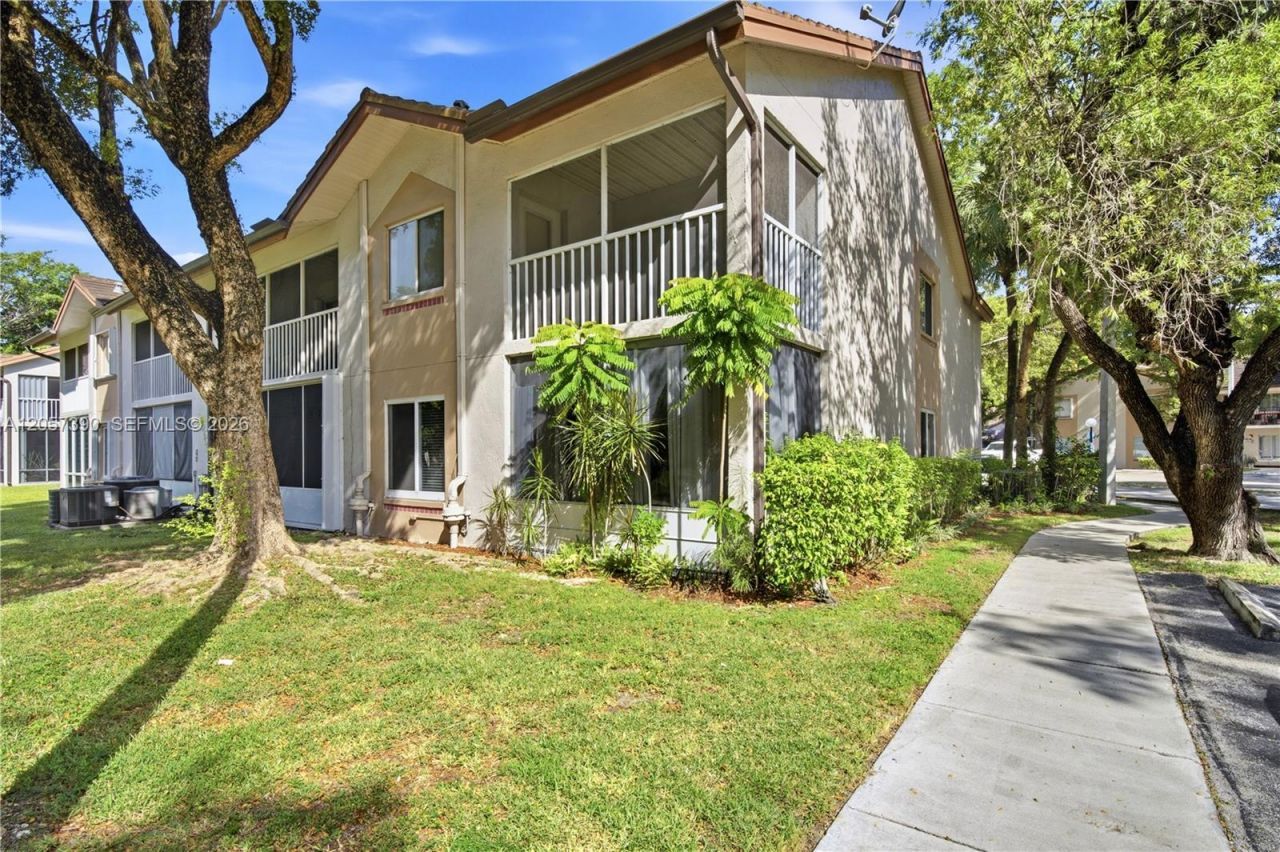 13920 SW 93rd Ln, Unit 13920, Miami, FL 33186 Photo