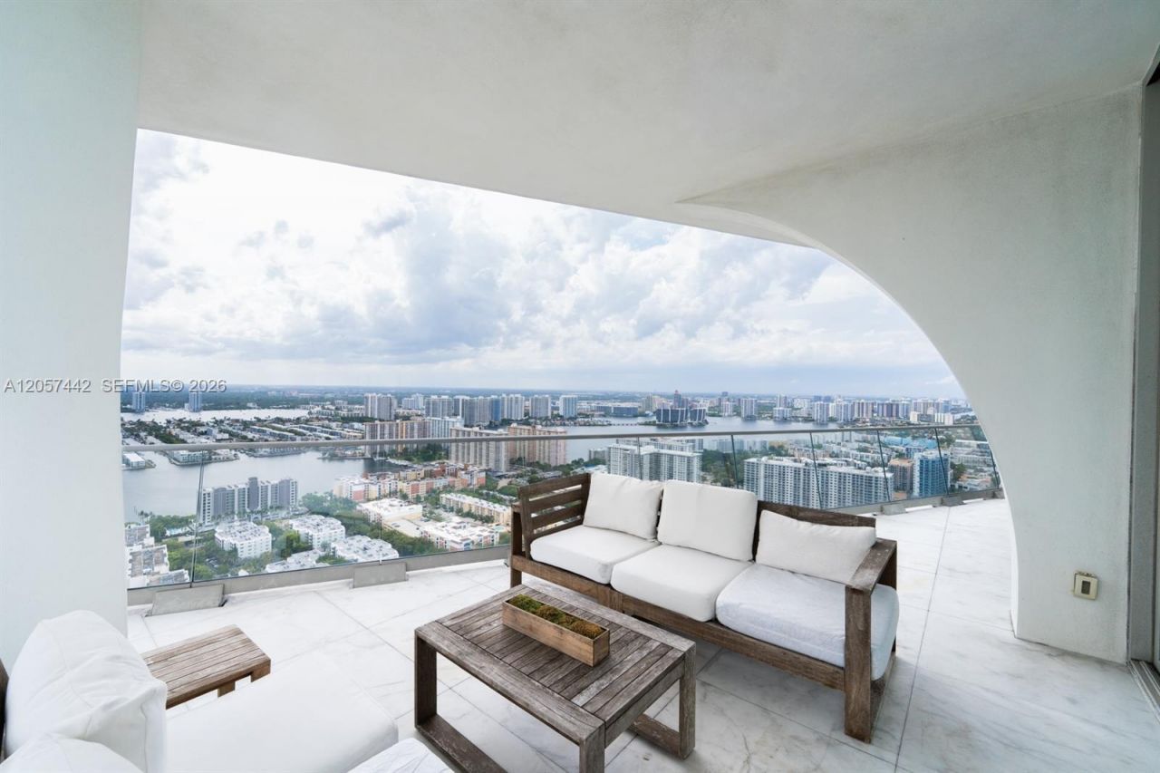 16901 Collins Ave , Unit 4201, Sunny Isles Beach, FL 33160 Photo