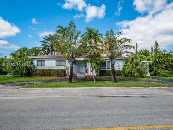 9520 E Broadview Dr , Bay Harbor Islands, FL 33154