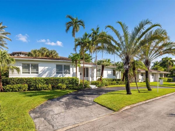 9520 E Broadview Dr, Bay Harbor Islands, FL 33154