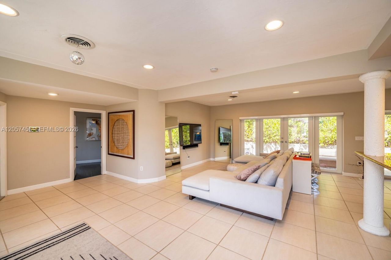 9520 E Broadview Dr , Bay Harbor Islands, FL 33154 Photo