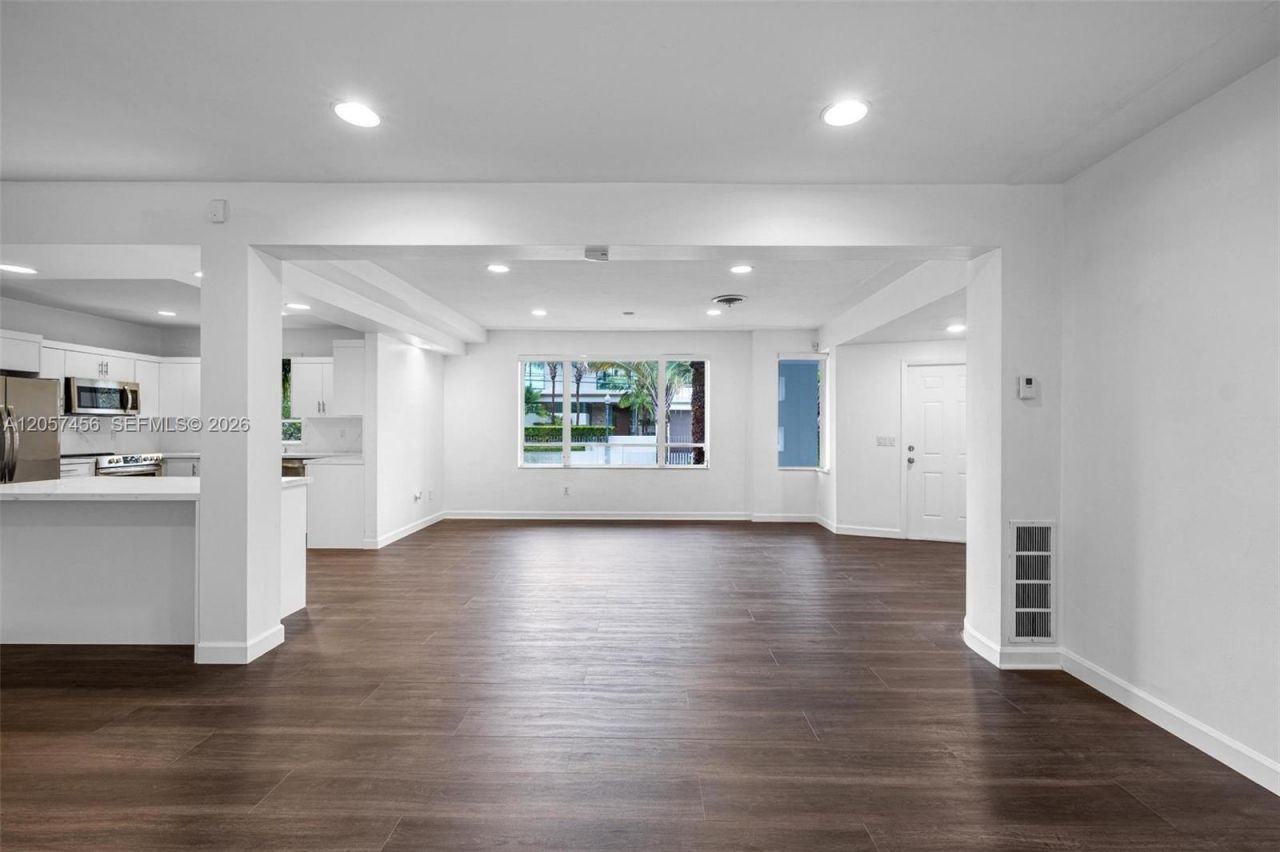 9520 E Broadview Dr, Bay Harbor Islands, FL 33154 Photo