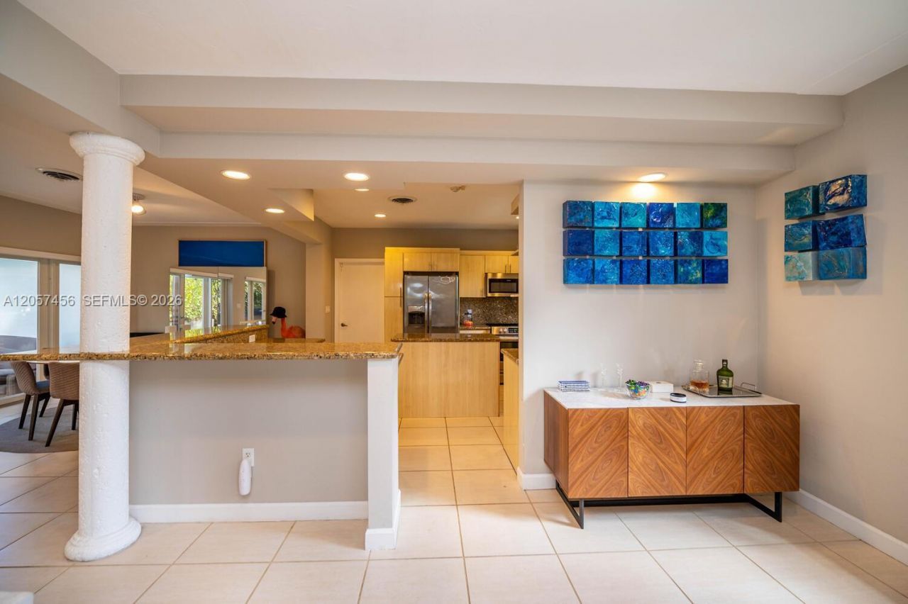 9520 E Broadview Dr , Bay Harbor Islands, FL 33154 Photo