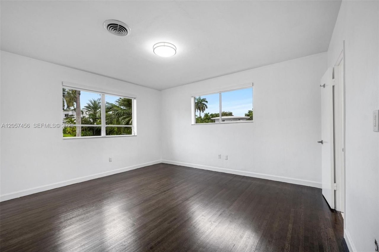 9520 E Broadview Dr, Bay Harbor Islands, FL 33154 Photo