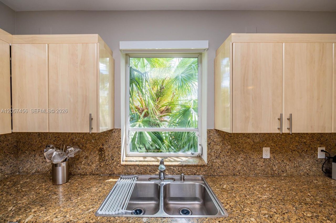 9520 E Broadview Dr , Bay Harbor Islands, FL 33154 Photo