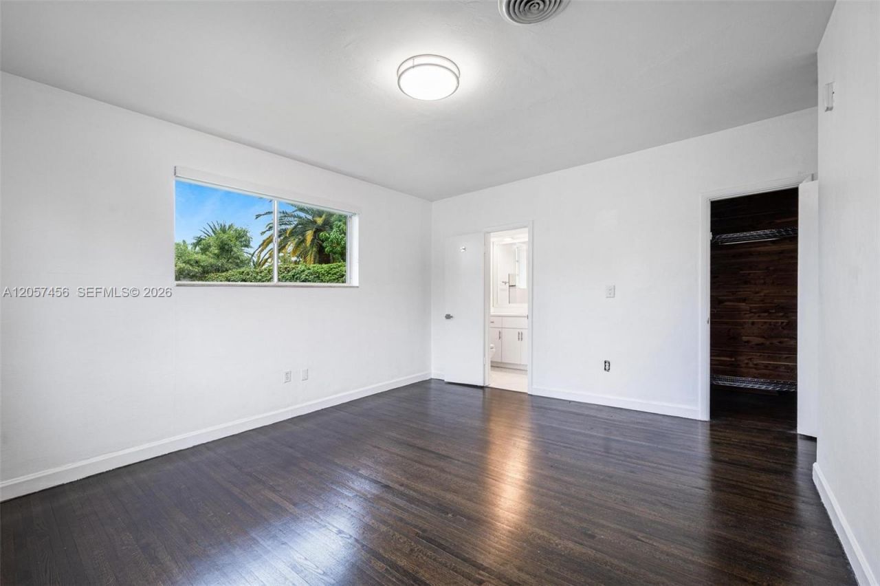 9520 E Broadview Dr, Bay Harbor Islands, FL 33154 Photo