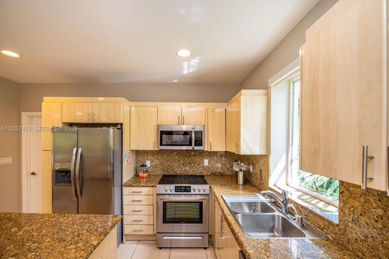 9520 E Broadview Dr , Bay Harbor Islands, FL 33154 Photo
