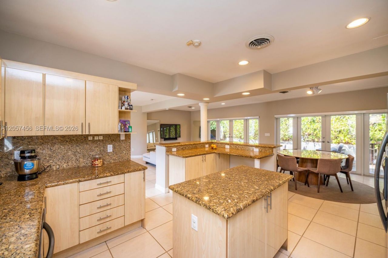 9520 E Broadview Dr , Bay Harbor Islands, FL 33154 Photo