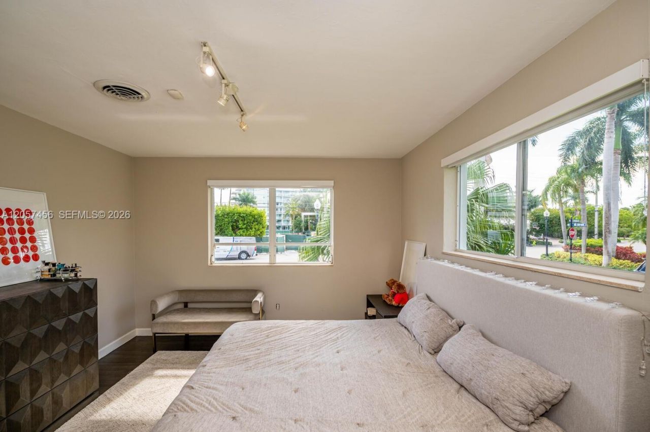 9520 E Broadview Dr , Bay Harbor Islands, FL 33154 Photo