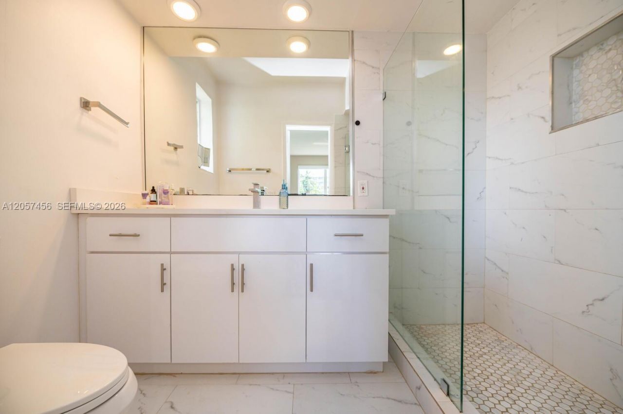 9520 E Broadview Dr , Bay Harbor Islands, FL 33154 Photo