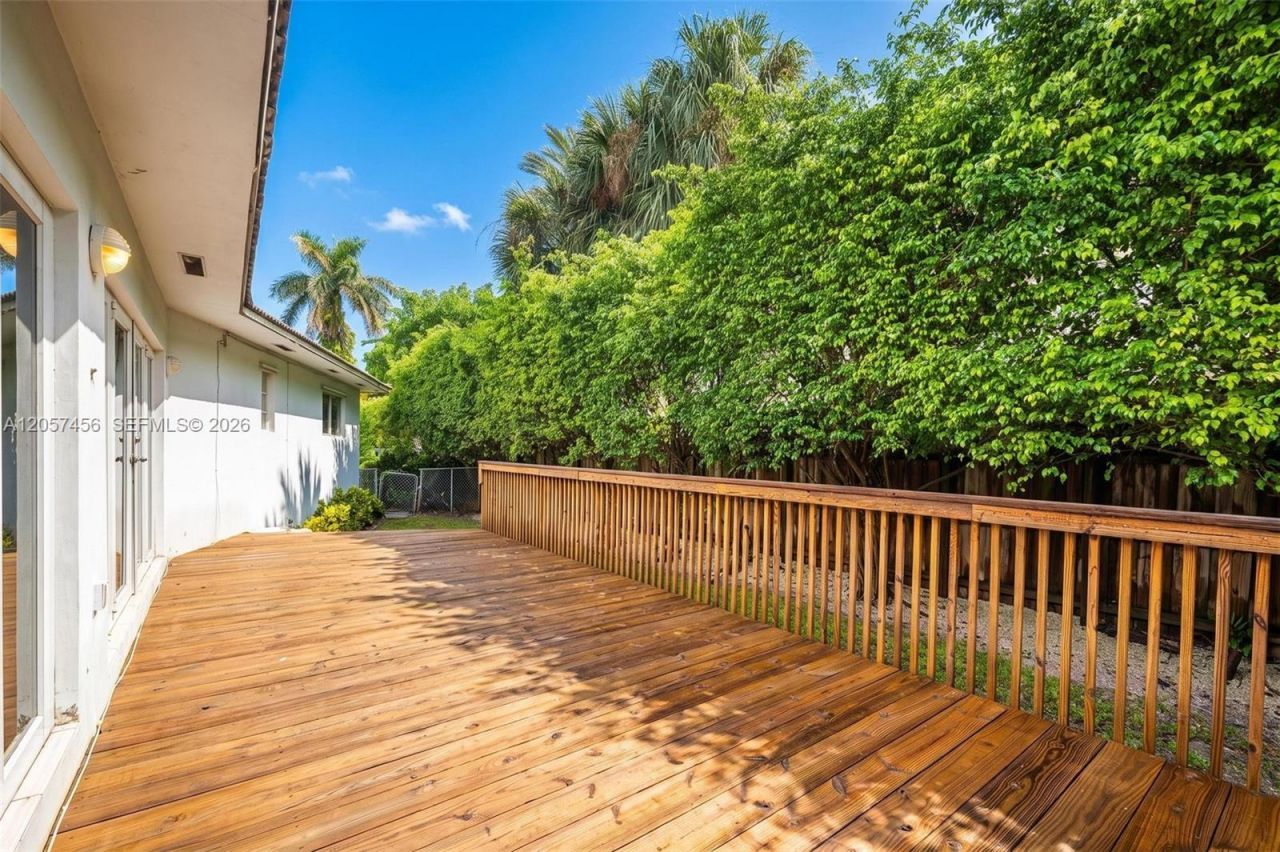 9520 E Broadview Dr, Bay Harbor Islands, FL 33154 Photo