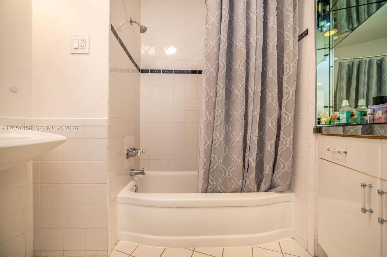 9520 E Broadview Dr , Bay Harbor Islands, FL 33154 Photo