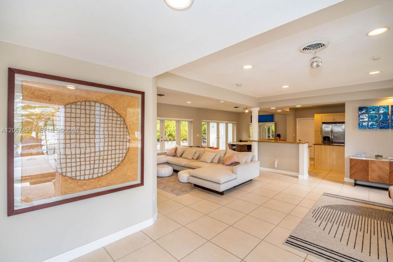 9520 E Broadview Dr , Bay Harbor Islands, FL 33154 Photo