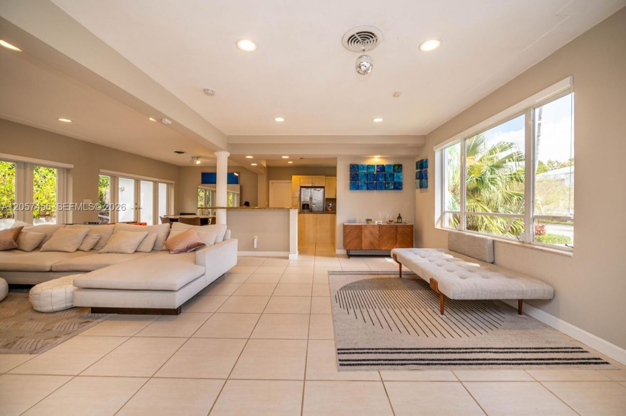 9520 E Broadview Dr , Bay Harbor Islands, FL 33154 Photo