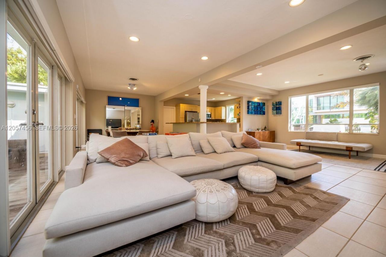 9520 E Broadview Dr , Bay Harbor Islands, FL 33154 Photo
