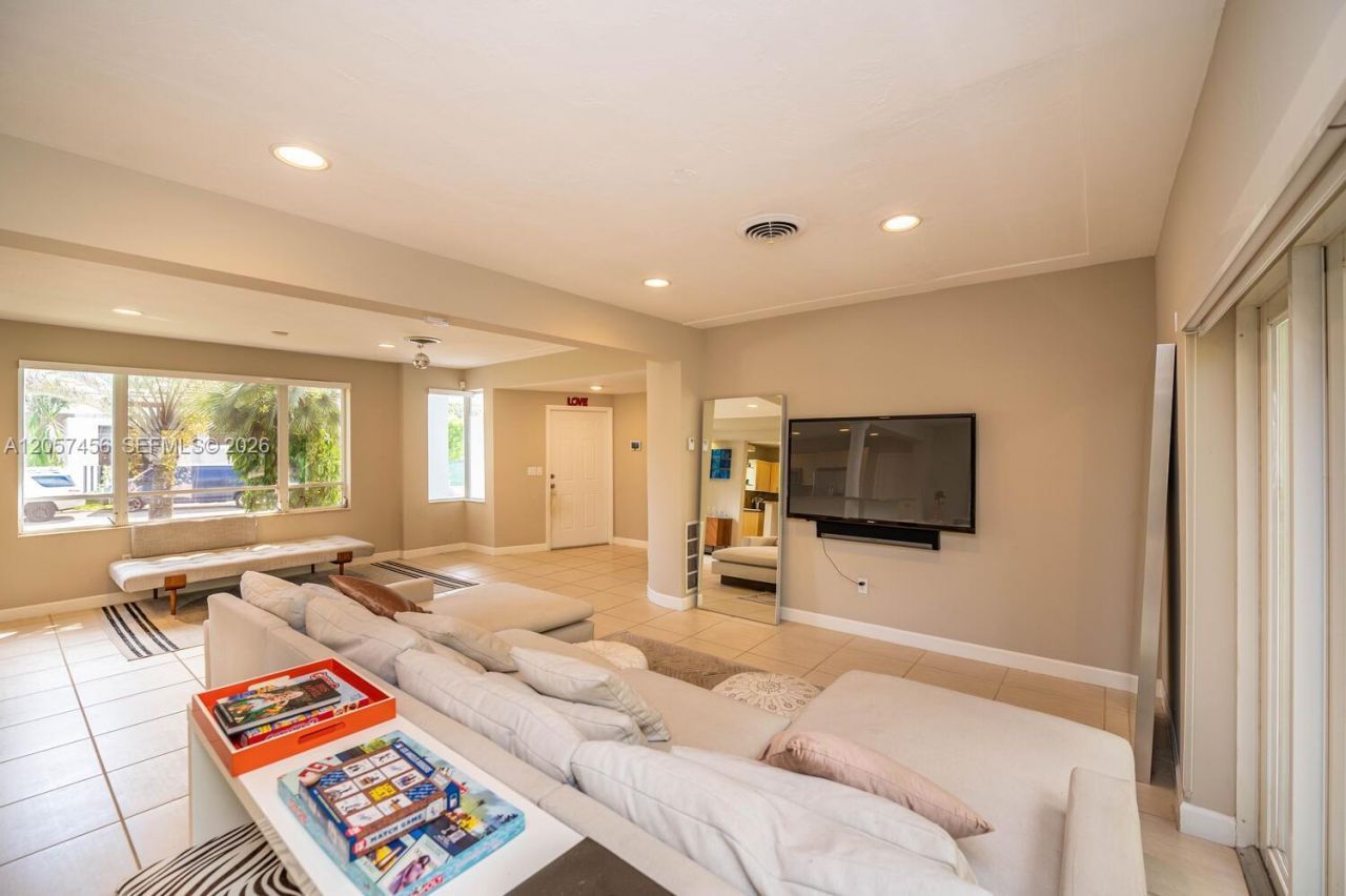 9520 E Broadview Dr , Bay Harbor Islands, FL 33154 Photo