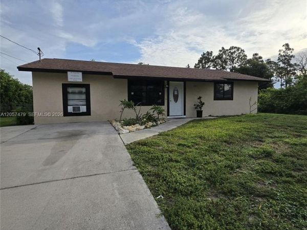 2816 9 TH SW , Lehigh Acres, FL 33976