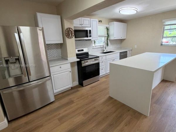 734 SW 8th St , Dania Beach, FL 33004