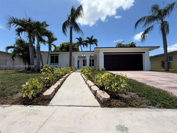 2210 NW 93rd Ave , Pembroke Pines, FL 33024