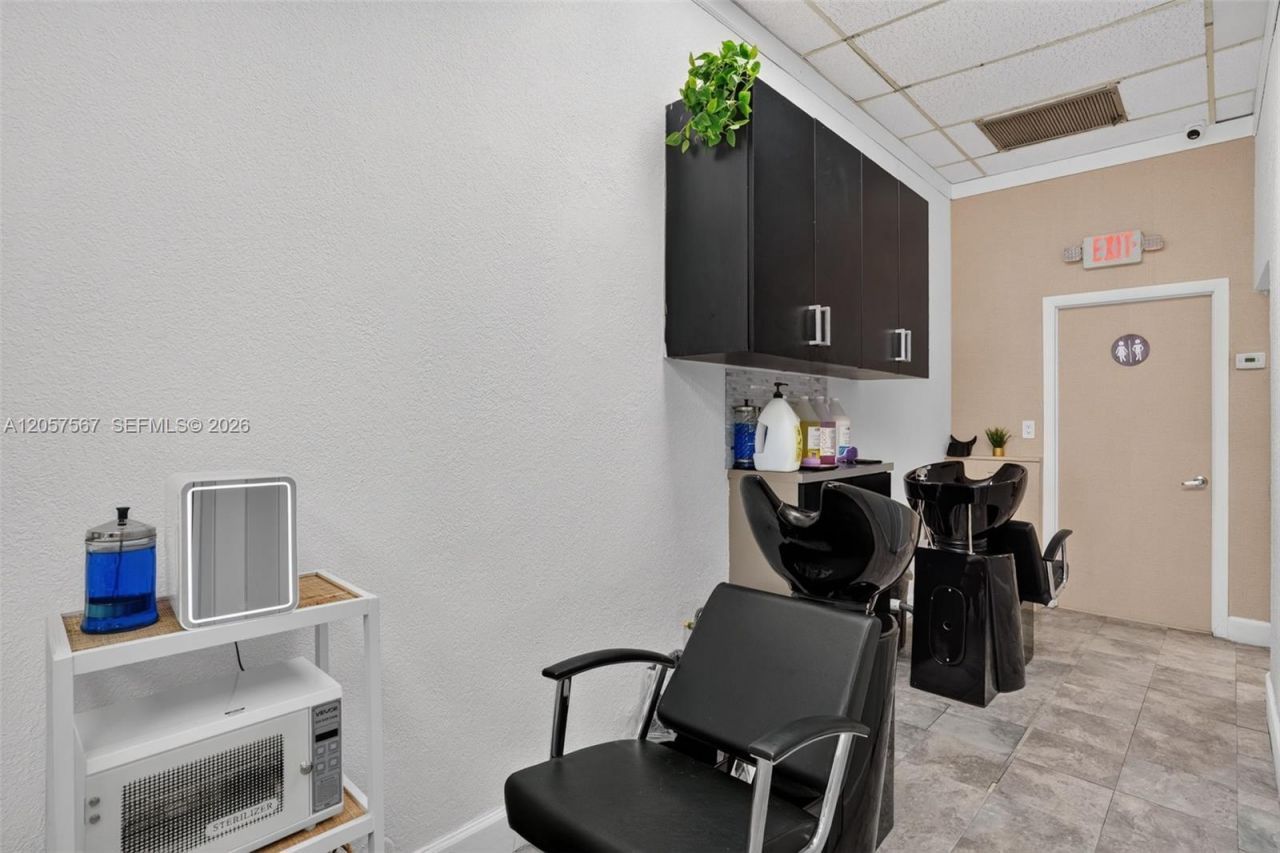 Full Service Salon For Sale In Miami , Miami, FL 33173 Photo