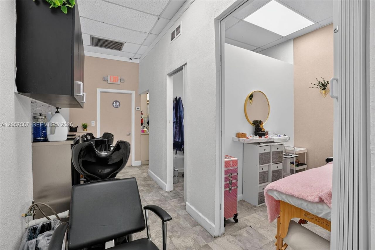 Full Service Salon For Sale In Miami , Miami, FL 33173 Photo