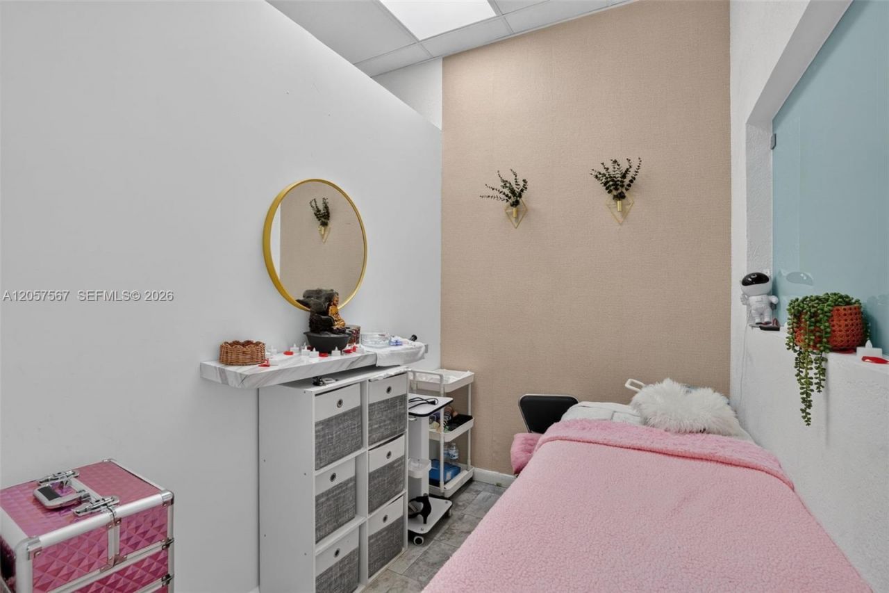 Full Service Salon For Sale In Miami , Miami, FL 33173 Photo