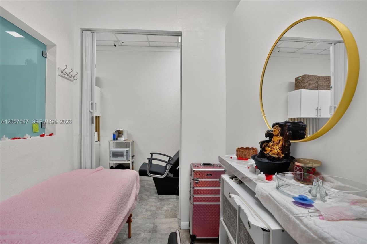 Full Service Salon For Sale In Miami , Miami, FL 33173 Photo