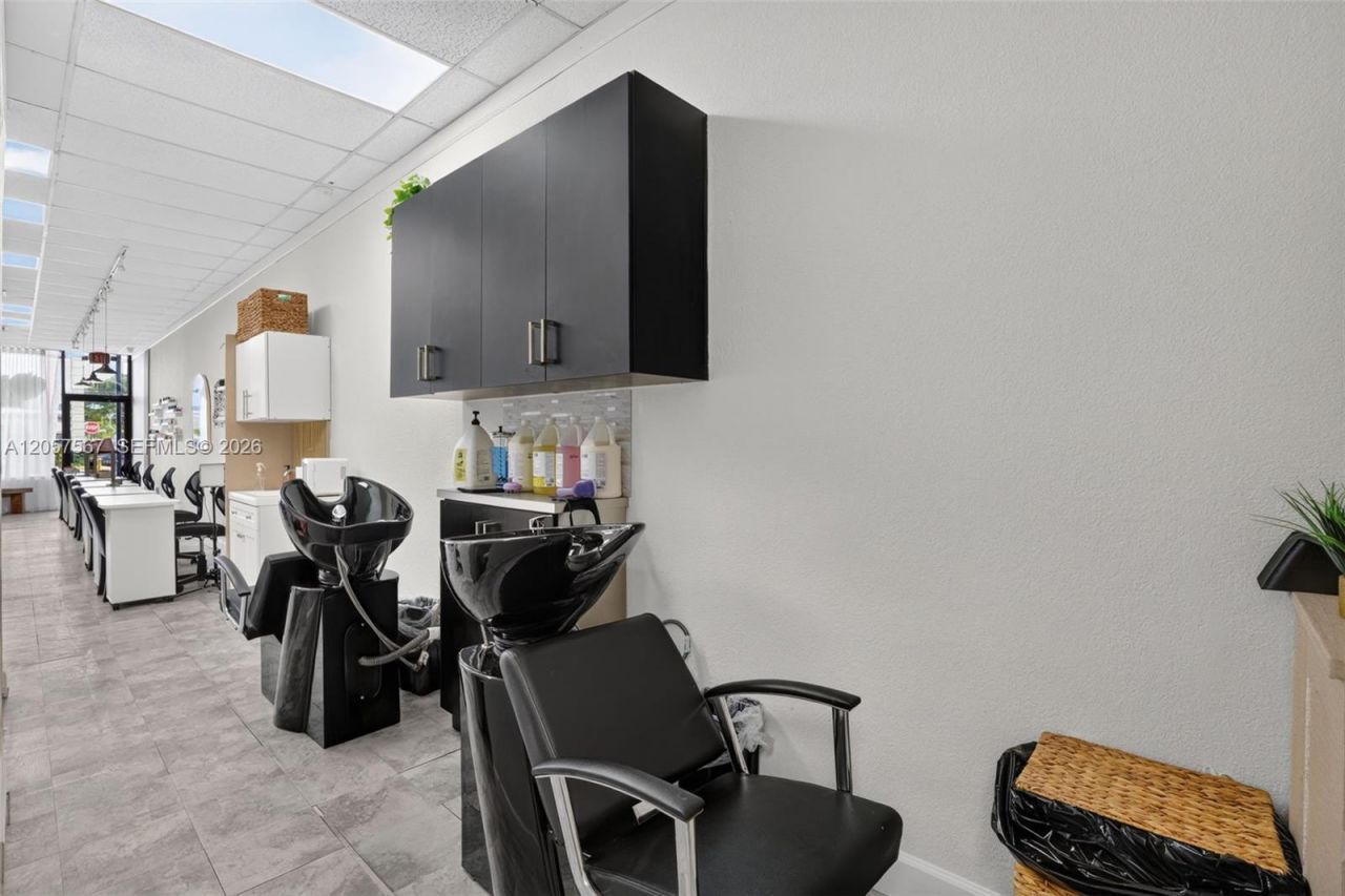 Full Service Salon For Sale In Miami , Miami, FL 33173 Photo
