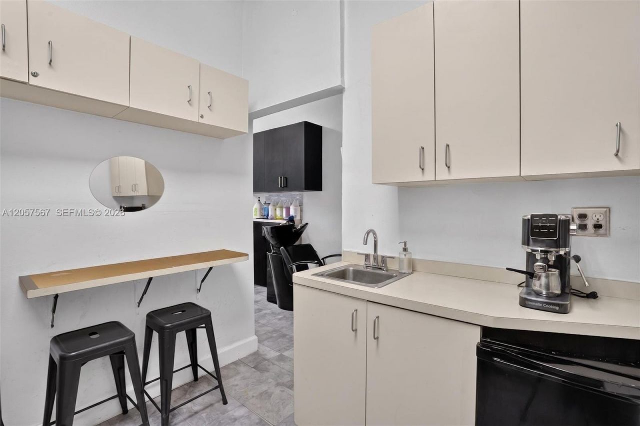 Full Service Salon For Sale In Miami , Miami, FL 33173 Photo