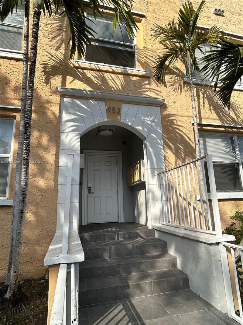 953 SW 10th St, Unit 1, Miami, FL 33130 Photo