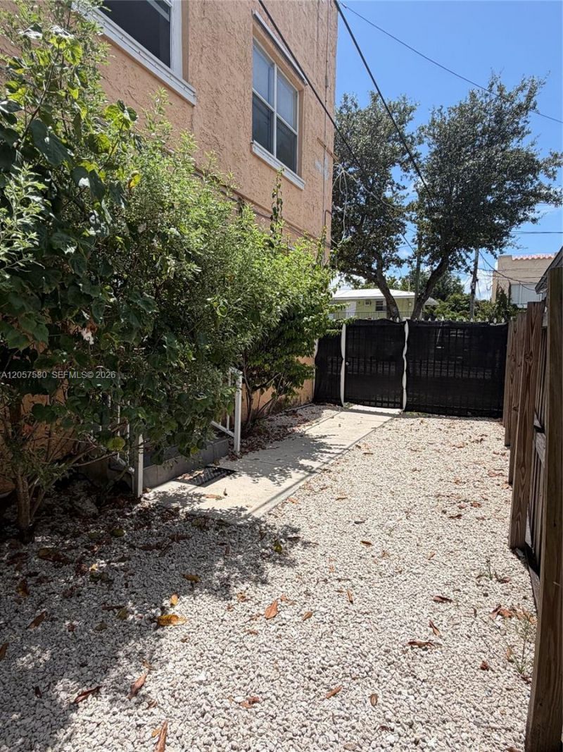 953 SW 10th St, Unit 1, Miami, FL 33130 Photo