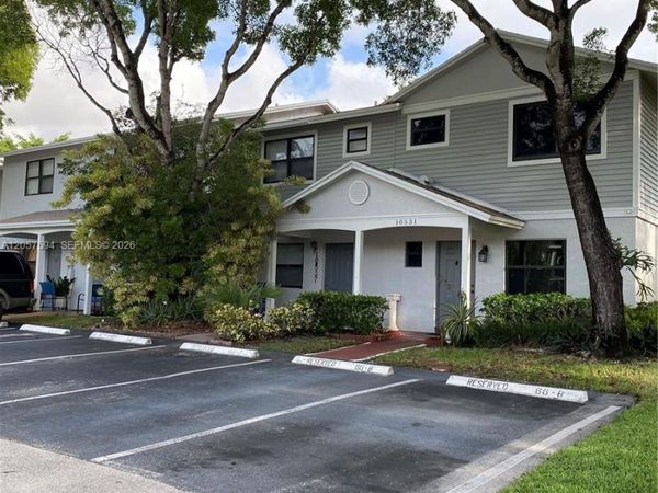 10537 NW 8th St , Pembroke Pines, FL 33026