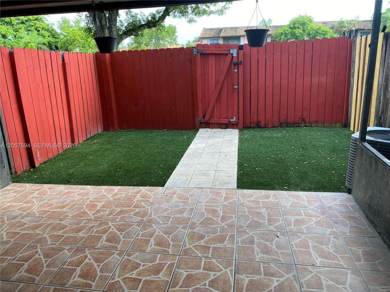 10537 NW 8th St , Pembroke Pines, FL 33026 Photo