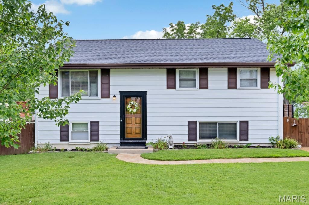 532 Golden Valley Drive, Saint Louis, MO 63129 Main Photo