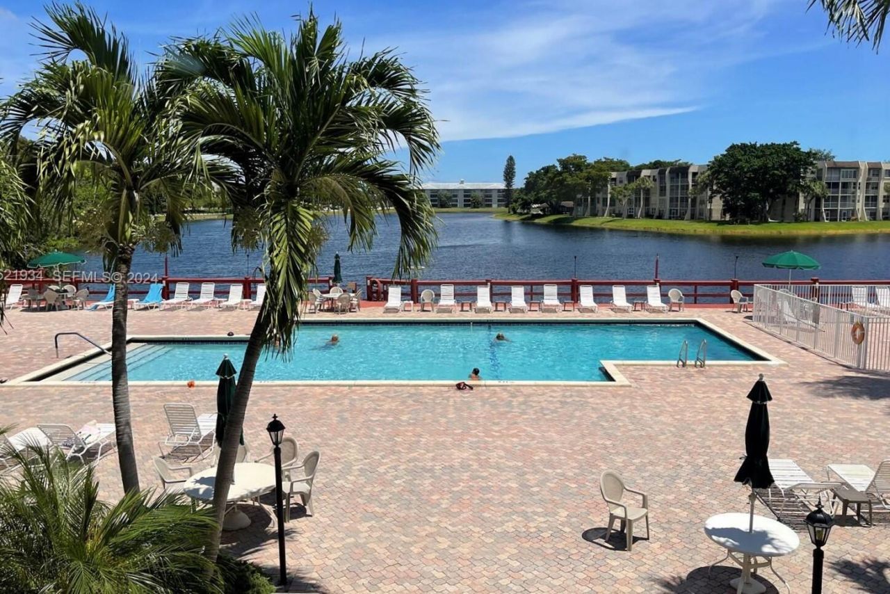 1900 Sabal Palm Drive, Unit 106, Davie, FL 33324 Photo